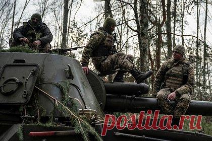 Российский военный рассказал о сдающихся в плен солдатах ВСУ. Российский военный с позывным Кит рассказал, что некоторые мобилизованные солдаты Вооруженных сил Украины (ВСУ) сдаются в плен, не желая принимать участия в боевых действиях на стороне Киева. По его словам, сейчас на Украине мобилизуют людей из абсолютно всех категорий населения, кроме родственников чиновников.