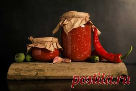 Аджика из помидоров и чеснока с острым перцем