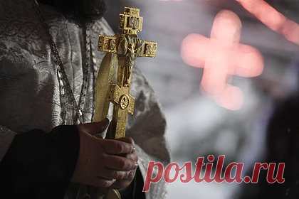 В РПЦ назвали абсолютным безумием разрешение на сожжение священных книг в Швеции. Разрешение полицией Швеций акции по сожжению Библии является «абсолютным безумием» и проявлением «патологического неуважения» по отношению к представителям традиционных религий, заявил заместитель председателя синодального отдела Московского патриархата по взаимоотношениям Церкви с обществом и СМИ Вахтанг Кипшидзе.