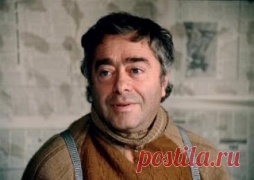 РОМАН. В детстве Роман часто болеет, возможны даже нежелательные осложнения, поэтому родителям необходимо следить за здоровьем мальчика. В связи с частыми пропусками занятий у Романа могут неважно идти дела в школе, здесь тоже ему может потребоваться помощь...