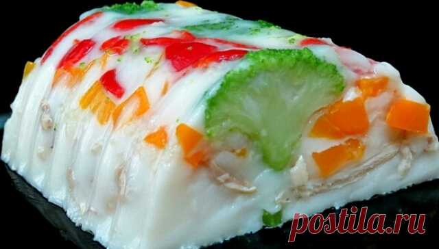 Очень интересное и вкусное заливное из курицы и брокколи