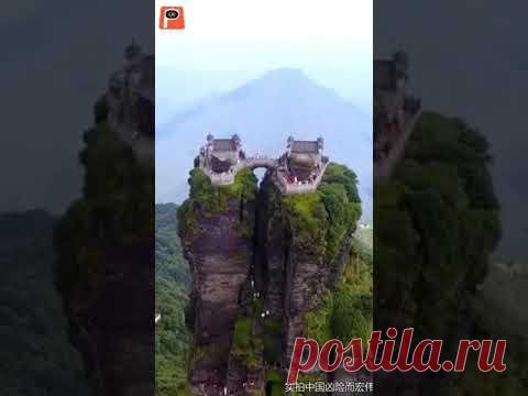 Постройки на вершине гор в Китае!