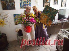 Бохо - это смешение нескольких стилистических направлений в моде, таких как хиппи, фольклор, сафари, милитари, этнические мотивы и даже винтаж.