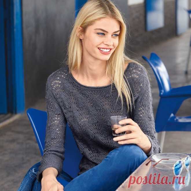 СЕРЫЙ ДЖЕМПЕР
РАЗМЕРЫ

36/38

ВАМ ПОТРЕБУЕТСЯ

Пряжа (40% кашемира, 40% пуха лисовидного опоссума, 20% волокон из листьев шелковицы; 175 м/25 г) — 150 г лавандово-серой; круговые спицы №4; комплект чулочных спиц №4.

УЗОРЫ И СХЕМЫ

ПЛАТОЧНАЯ ВЯЗКА

Вязать круговыми рядами: попеременно 1 круг.р. изнаночные, 1 круг.р. лицевые.

ЛИЦЕВАЯ ГЛАДЬ

Лицевые ряды — лицевые петли, изнаночные ряды — изнаночные петли;
круговые ряды: лицевые и изнаночные ряды — лицевые петли.

АЖУРНЫЙ У...