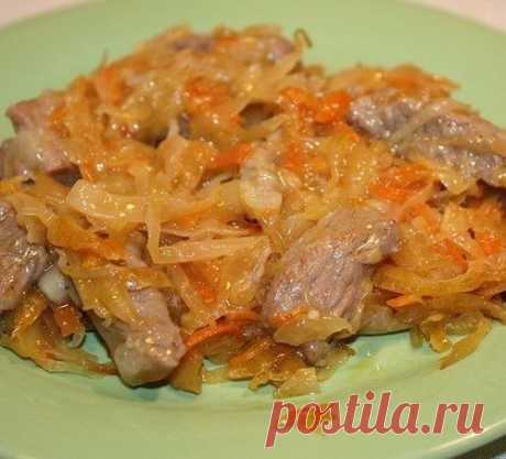 Гуляш с квашеной капустой из горшочка