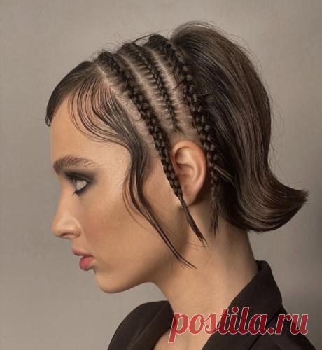 Укладки для взрослых: с косичками или хвостом.
Огромная подборка свежих идей на тему косичек и хвостов из волос, для взрослых девушек!Читать дальше