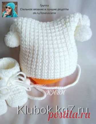 ШАПОЧКА «СНЕЖОК»

обхват головы: 42 см
ВАМ ПОТРЕБУЕТСЯ: 90 г пряжи Merino de luxe (280 м/100 г), двойная
спицы чулочные №3 и №3,5


За основу брала МК от Марии Матвеевой, за что ей особое спасибо.
Верхняя шапочка — чулочные спицы №3, нижняя — №3,5. Шапочка хорошо тянется до 46 размера. Делала образец, плотность верхней шапочки совпала с описанием, поэтому количество петель не меняла. Ушки вязала сразу двойные по кругу. Начинала с 10 петель. 1 лиц, накид (обратный, чтобы не...