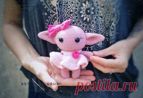 PDF Йода Девочка крючком. FREE crochet pattern; Аmigurumi doll patterns. Амигуруми схемы и описания на русском. Вязаные игрушки и поделки своими руками #amimore - девочка мини бейби йода в платье.