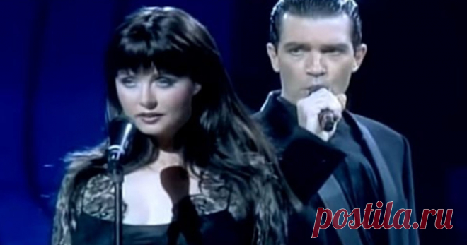 Великолепное исполнение: Lara Fabian & Antonio Banderas «Я больна тобой» 


 
Лара Фабиан (Лара Крокарт) появилась на свет в бельгийском городе в семье сицилийки и фламандца. Лара с семьей жила в Сицилии. Уже в возрасте 14-ти лет она начала выступать вместе со своим папой-…