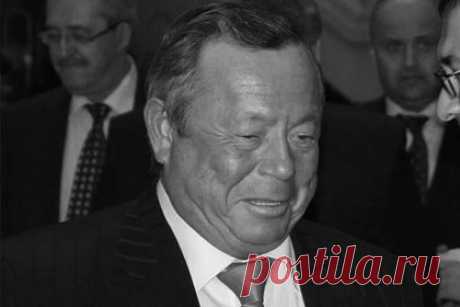 Умер экс-депутат Госдумы от ЛДПР Мусатов. Бывший депутат Госдумы нескольких созывов от ЛДПР Михал Мусатов умер на 73-м году жизни. Об этом в пятницу, 16 декабря, сообщили в пресс-службе либер-демократов России, пишет РИА Новости. Там уточнили, что экс-парламентарий скончался в ночь на 13 декабря после долгой и продолжительной болезни.