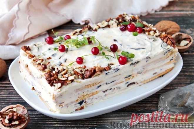 Рецепт: Торт из печенья с черносливом, грецкими орехами и сметанным кремом (без выпечки) на RussianFood.com