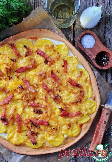 Пирог &quot;Тартифлетт&quot; с беконом, луком и картофелем - кулинарный рецепт