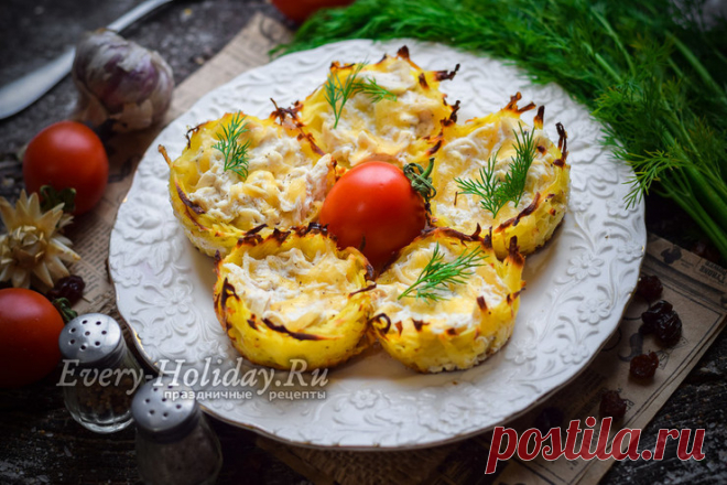 Тарталетки из картофеля с куриным филе под чесночно-сырным соусом