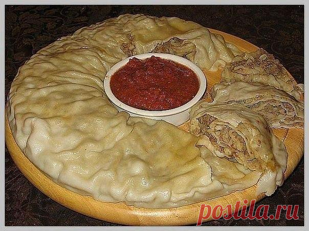 Ленивые ПП-голубцы без риса и яйца Ингредиенты: Фарш куриный 250 г (сама делала) Капуста 200 г Сметана/кефир 100 г Лук репчатый 1/2 шт (или 1 шт, зависит от размера) Томатная паста 1 ст.л. Соль, перец, специи, лавровый лист, перец горошком по вкусу Приготовление: 1. Капусту мелко-мелко порезать (я в блендере это делала), смешать с куриным фаршем и мелко порезанным луком, соль, перец. 2. Сформировать котлетки. Слегка обжарить на а/п сковороде (я без масла делала), но не до готовности. 3.…