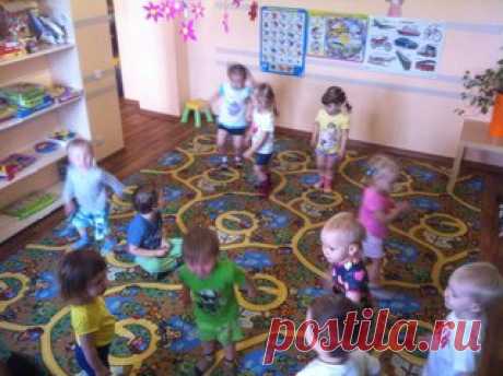 Дети очень любят танцевать :)