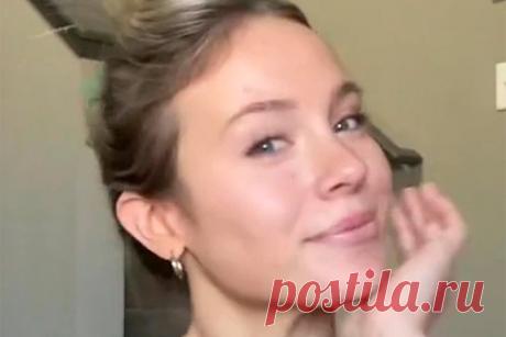 Девушка отказалась от загара и визуально состарилась на 10 лет. Блогерша показала, как изменилась ее внешность за один год после отказа от загара, и удивила пользователей сети. В первой части ролика 21-летняя Кайла она позирует с распущенными волосами, смуглой кожей и макияжем в нюдовых тонах, а во второй — со светлым оттенком кожи и без косметики.