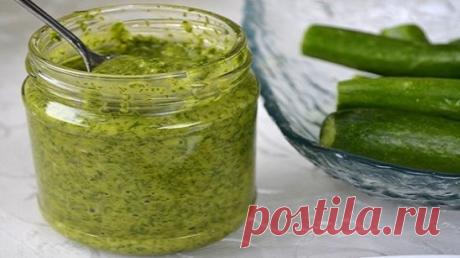 УКРОПНЫЙ СОУС - СУПЕР ДОБАВКА ДЛЯ МНОГИХ БЛЮД!
Зелень для любого блюда - своеобразная изюминка, а укроп - ароматный, свежий, вкусный! Предлагаем вам приготовить укропный соус, который можно оставить на зиму и пользоваться свежайшей зеленью даже в холода и морозы.
Ингредиенты:
- укроп - 1 пучок (большой)
- чеснок - 1 головка
- лимонная цедра - пол чайной ложки
- лимонный сок - с 1 лимона
- масло оливковое - 100 грамм
- соль
Приготовление:
Нарезаем укропчик и смешиваем с остальными продуктами.