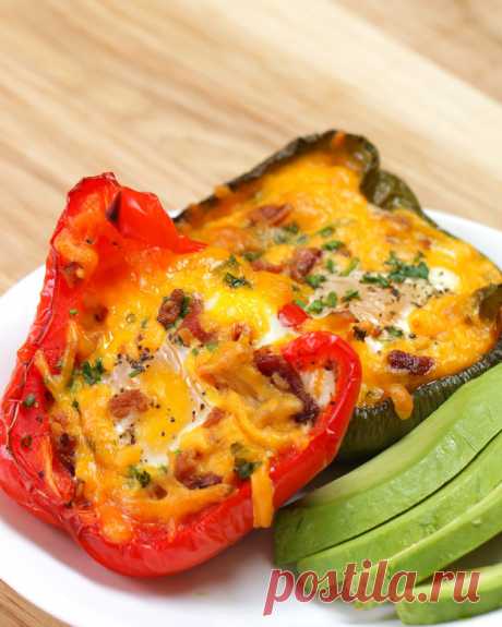 Impress Just About Anyone's Taste Buds With These Baked Eggs In Peppers