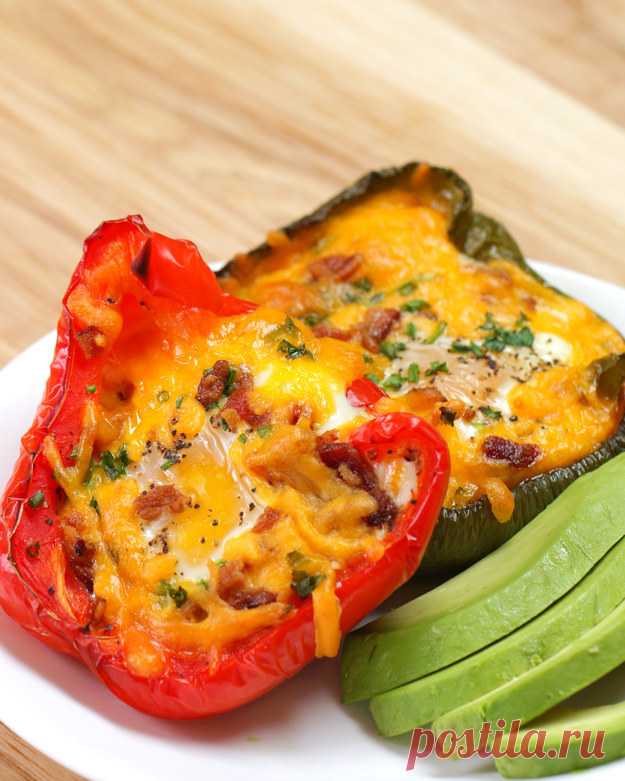 Impress Just About Anyone's Taste Buds With These Baked Eggs In Peppers