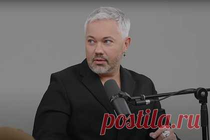 Стилист Рогов назвал российским мужчинам способы улучшить внешний вид. Стилист Александр Рогов назвал российским мужчинам способы улучшить внешний вид. Так, для достижения данной цели потребуется быть опрятным и приобрести один или два хороших пиджака. Кроме того, гардероб следует пополнить двумя качественными рубашками, несколькими футболками и изделиями из трикотажа.