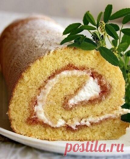 Рулет или рецепт очень удачного бисквита 

Пышный, мягкий, легко сворачивается (как в теплом, так и в холодном виде), не ломается, не сухой, вкусный... 

ИНГРЕДИЕНТЫ: 

Стакан - 250 мл 

Бисквит: 
1/4 ст. молока 
2 ст. л. сливочного масла 
100 г муки 
40 г крахмала 
1 ч. л. разрыхлителя (или 1 ч.л. соды без горки) 
2/3 ст. сахара 
1/4 ч. л. соли 
3 яйца 

Начинка: 
любая 

РЕЦЕПТ ПРИГОТОВЛЕНИЯ: 

Бисквит: 
Разогреть духовку до 190С. 
Застелить пергаментом противень размеро...