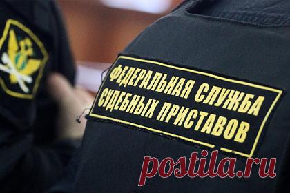 Россиянка задумала лишить единственного жилья отца девяти детей. В Геленджике бывшая теща задумала отобрать единственное жилье у вдовца ее дочери. Мужчина остался жить в подаренном родственниками доме после смерти первой супруги и теперь с другой женщиной воспитывает там девятерых детей, четверо из которых — от первой жены. Выселяться россиянину некуда.