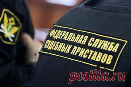 Россиянка задумала лишить единственного жилья отца девяти детей. В Геленджике бывшая теща задумала отобрать единственное жилье у вдовца ее дочери. Мужчина остался жить в подаренном родственниками доме после смерти первой супруги и теперь с другой женщиной воспитывает там девятерых детей, четверо из которых — от первой жены. Выселяться россиянину некуда.