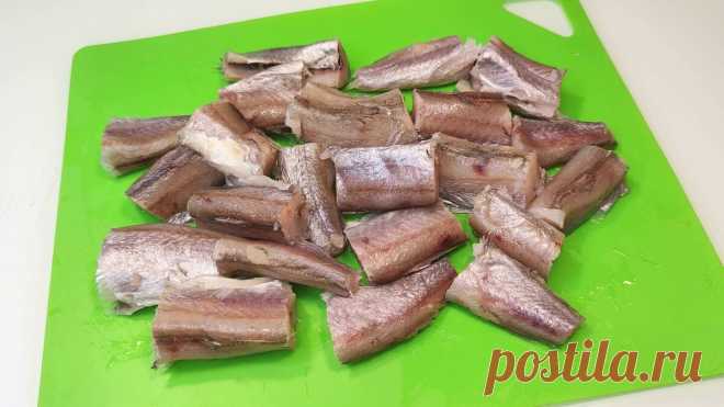 Покупаю самую дешевую рыбу и готовлю вкусный ужин. 