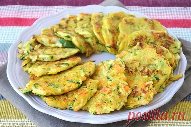 Овощные оладьи
Вкуснейшие овощные оладьи из моркови, картофеля и кабачка.