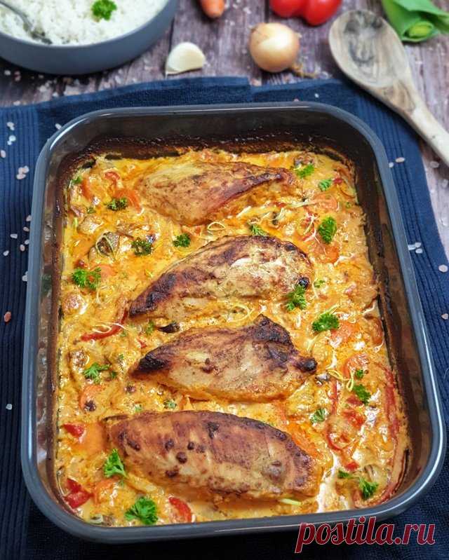 Putenbrust in Frischkäse Soße aus dem Ofen | Lydiasfoodblog % Putenbrust in Frischkäse Soße aus dem Ofen ist das perfekte Party-Rezept für viele Gäste. Mit diesem Geflügel Ofengericht lockst du deine Gäste an den