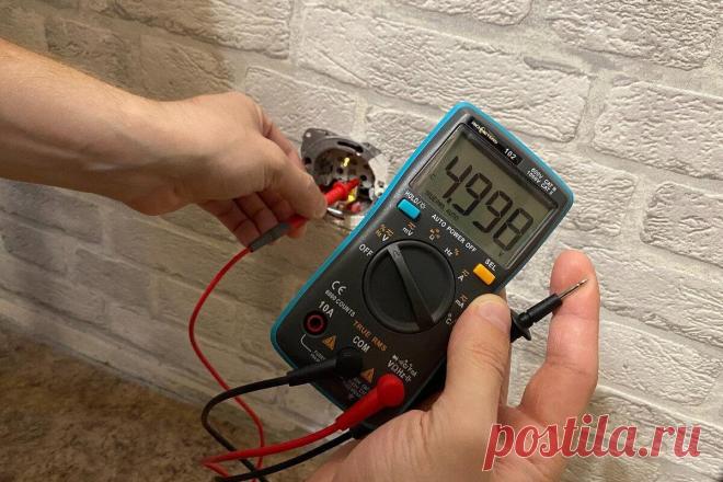 Как определить фазу и ноль без индикаторной отвертки при помощи мультиметра | Мастерская... Часто при ремонте проводки возникает необходимость найти фазу и ноль в розетке. Сделать это достаточно просто при помощи индикаторной отвертки, но бывают такие случаи, когда ее просто нет или же...