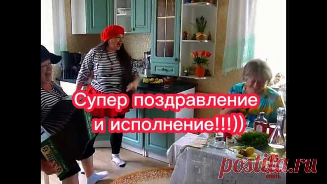 Русские женщины умеют с минимальными расходами поднять настроение всему народу!!)) Какие умнички, две веселушки!!))