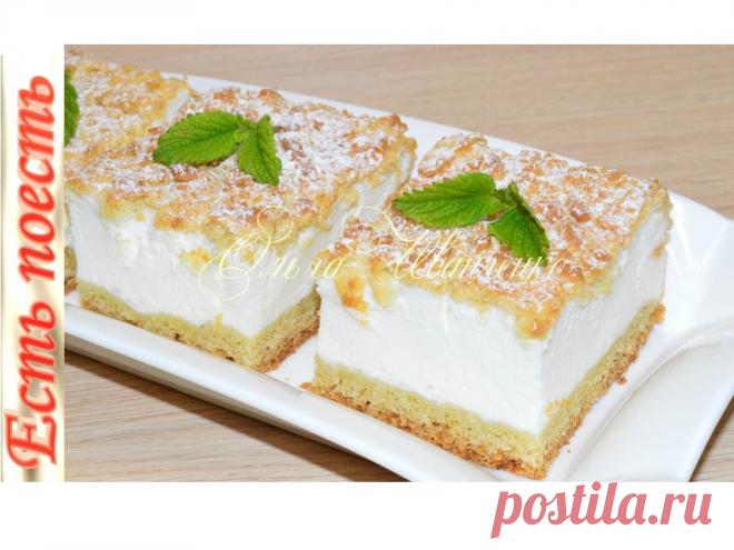 Пирог с начинкой из йогурта и сметаны на основе из рассыпчатого песочного теста получается нежнее нежного, тает во рту, без преувеличения. Готовлю его всегда на две порции - и то мало. Когда пробуешь это чудо, остановиться уже не возможно.