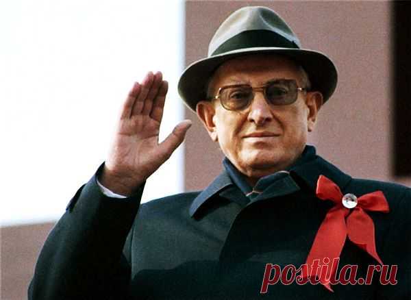 13 марта 1970 года Юрий Андропов отправил Леониду Брежневу письмо, в котором предложил уничтожить останки Гитлера. Брежнев идею одобрил. Так была запущена секретная операция "Архив". |7 фактов об операции "Архив" | Потерянные миры