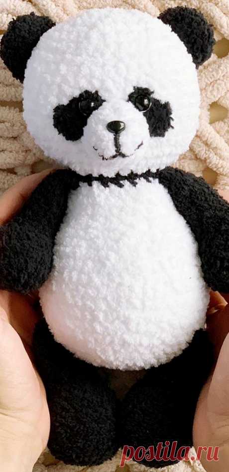 PDF Пандёныш крючком. FREE crochet pattern; Аmigurumi doll patterns. Амигуруми схемы и описания на русском. Вязаные игрушки и поделки своими руками #amimore - Панда, медведь, плюшевый медвежонок, мишка из плюшевой пряжи.