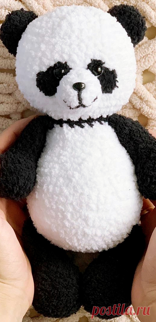 PDF Пандёныш крючком. FREE crochet pattern; Аmigurumi doll patterns. Амигуруми схемы и описания на русском. Вязаные игрушки и поделки своими руками #amimore - Панда, медведь, плюшевый медвежонок, мишка из плюшевой пряжи.