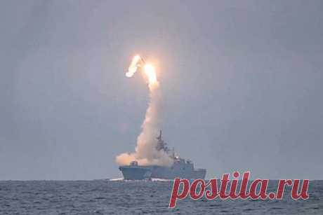 В России оценили новые возможности для ракеты «Циркон». Доктор военных наук Константин Сивков заявил, что использование мобильной пусковой установки берегового ракетного комплекса (БРК) с гиперзвуковой ракетой «Циркон» сделает ее практически неуязвимой для систем ПВО. У берегового комплекса дальность поражения составляет от тысячи до полутора тысяч километров.