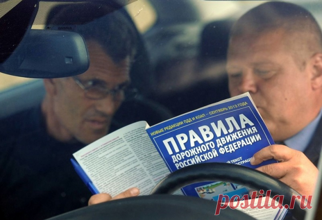 Новые правила для участников дорожного движения появились в 2023 году:
 
В 2023 году вступили в силу новые правила поведения на дороге, появились новые штрафы, активно внедряются электронные права, новый статус получили электросамокаты. Расскажем подробнее о том, что из правил уже действует на наших дорогах, и чего еще можно ожидать от законотворцев осенью 2023 года: