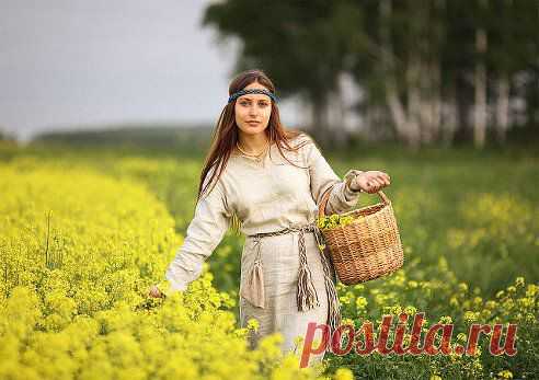 На РУСИ называли любимого мужчину — «СВЕТ ОЧЕЙ МОИХ», потому что мужчина — это ПУТЬ, это стрела, указывающая восхождение в верхние миры. Любящая женщина восхищенно смотрит на своего любимого, как на свет, который помогает ей не забыть себя. А женщину звали — «ДУША МОЯ». Потому что она напоминает то, ради чего только и есть смысл двигаться этим ПУТЁМ. Всё только для души. Нет смысла ни в чем: ни в войнах, ни свершениях, ни в познании, ни в способностях — если забыта душа.
•••