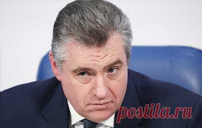 Слуцкий предложил ограничить срок промежуточной аттестации студентов 25 декабря. Председатель ЛДПР указал, что многие студенты проходят обучение в отдалении от места проживания, а сдавая экзамены и зачеты до 31 декабря, они просто не успевают добраться к своим близким