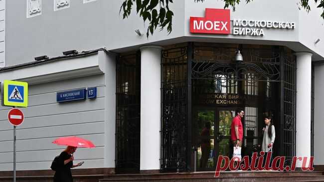 Индекс Мосбиржи поднялся выше 3000 пунктов впервые с апреля