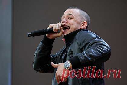 Названы главные инфлюэнсеры года в России. Пользователи «ВКонтакте» назвали главных инфлюэнсеров, актеров и спортсменов года в России, а также перечислили самые запоминающиеся фильмы, сериалы, игры и мемуары, вышедшие в 2023-м. Так, первое место в списке отечественных инфлюэнсеров занял исполнитель MACAN. На втором месте — рэпер Баста.