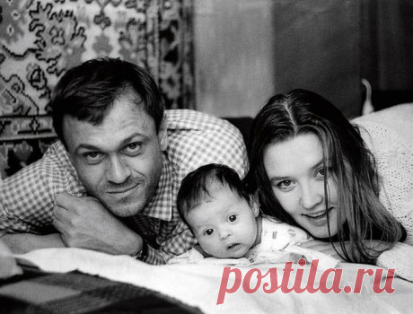 Звезды в кругу семьи. 20 фото из домашних альбомов