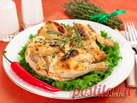 Цыпленок, запеченный под кремом из Филадельфии, чеснока, перца и тимьяна