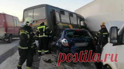 Пять транспортных средств столкнулись на трассе в Ивановской области. На трассе Иваново — Ярославль, у деревни Голчаново, столкнулись пять транспортных средств, три человека пострадали, говорится в сообщении МЧС Ивановской области. Читать далее