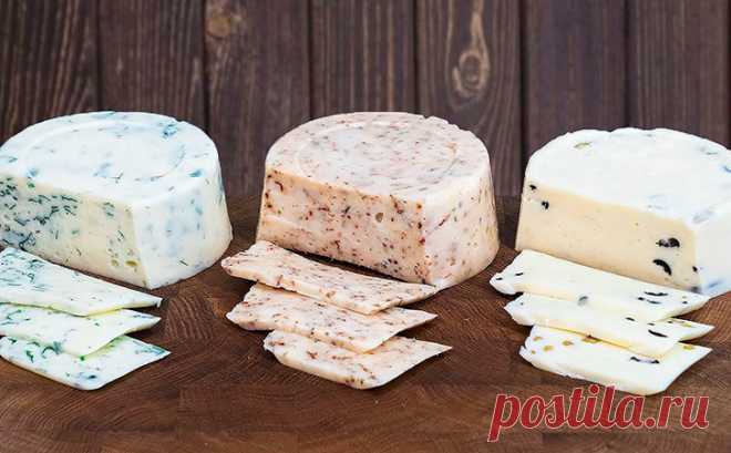 Домашний твердый сыр 3 вкусов. Быстро варим одну основу и добавляем оливки, зелень и базилик