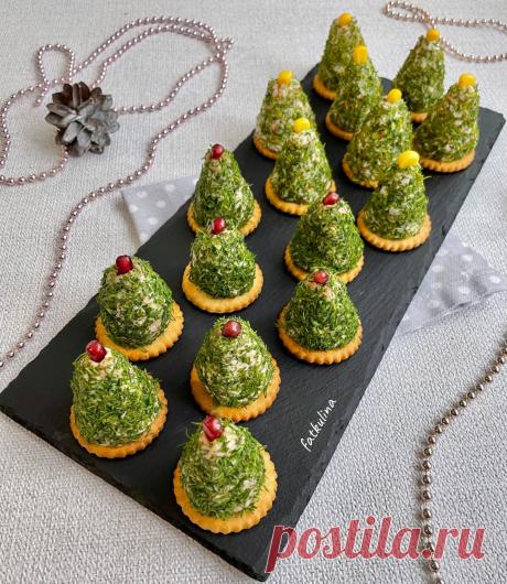 Закуска ёлочки на крекере в новогодний стол 🌲 - рецепт автора Ирина Фаткулина