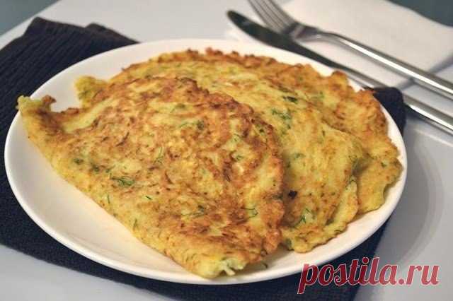 Вкусные чебуреки с кабачками, фаршем и сыром