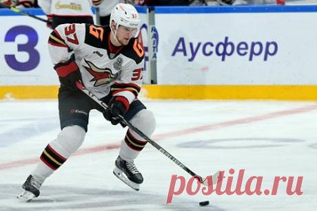 Россиянин из НХЛ рассказал о подготовке к дракам во время матчей. Российский форвард клуба НХЛ «Эдмонтон Ойлерс» Клим Костин рассказал об участии в драках во время матчей. По словам россиянина, он не анализирует поединки и специально к ним не готовится. «Вообще без разницы — выиграл или проиграл. Главное — не обделаться и не показать, что ты испугался», — отметил Костин.