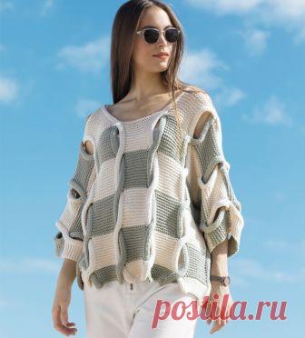 Свободный двухцветный джемпер с «косами»